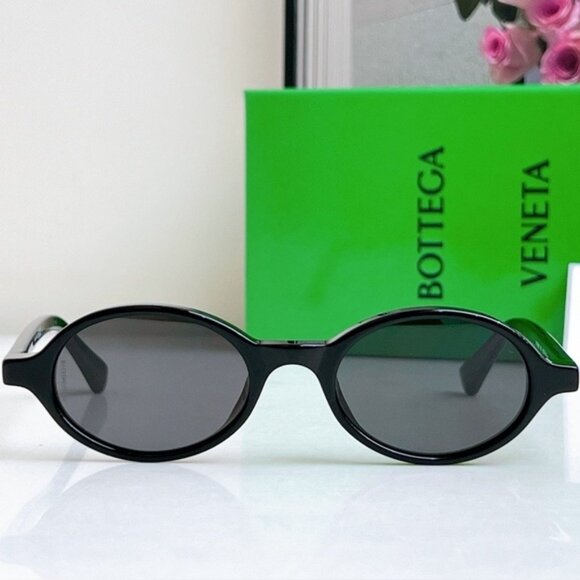 Bottega Veneta Black Sunglasses main image 7